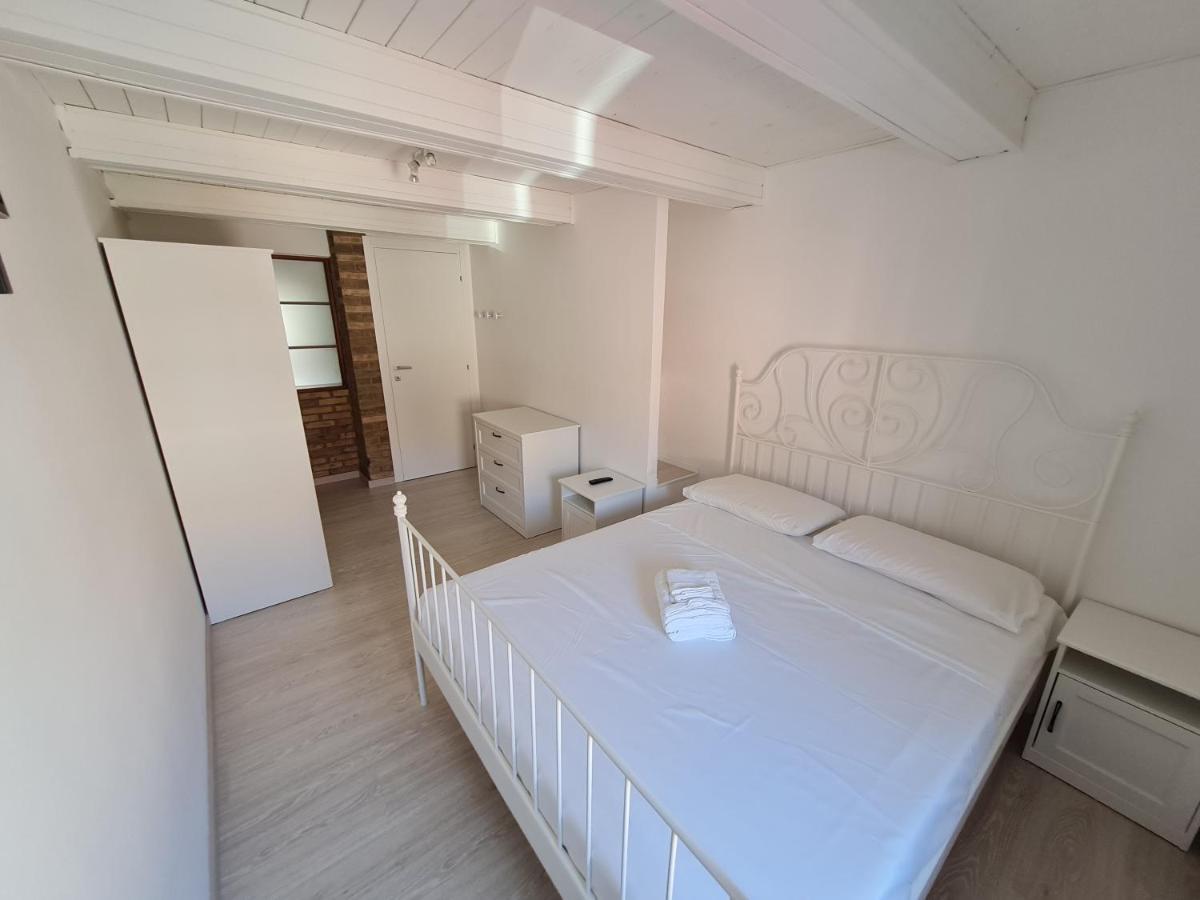 Al Castello - Aeroporto Delle Marche - Ancona Daire Falconara Marittima Dış mekan fotoğraf